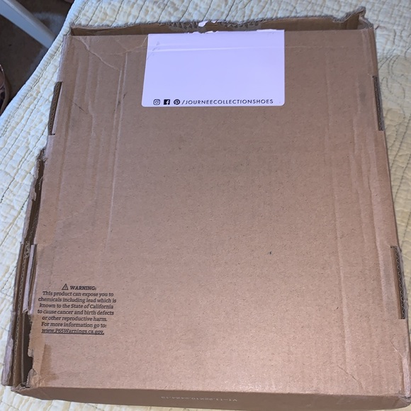 Journee Collection Elley Ivory Ankle Booties Size 7 - Picture 15 of 15